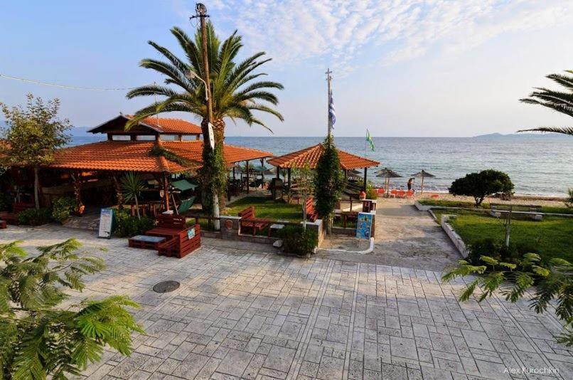 Mangoseaview Home1 Nea Roda Exteriér fotografie